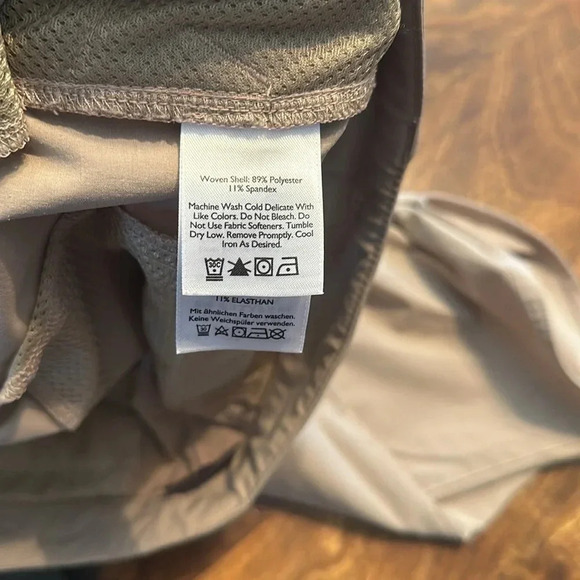 Eddie Bauer crop/capri pants size 10. Ruched side leg detail. - Picture 6 of 8